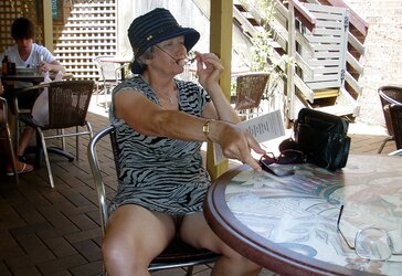 Outdoor upskirt
