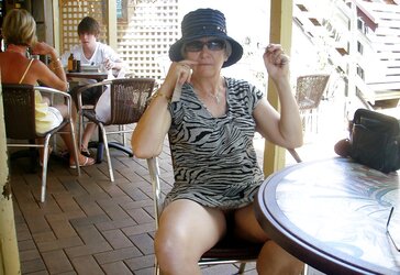 Outdoor upskirt