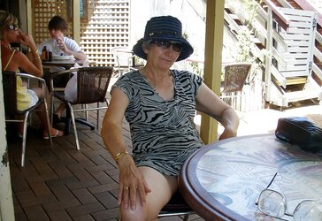 Outdoor upskirt