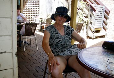 Outdoor upskirt