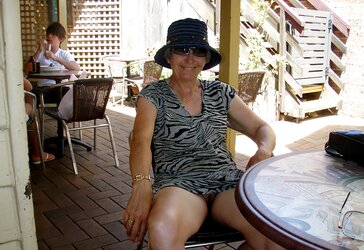 Outdoor upskirt