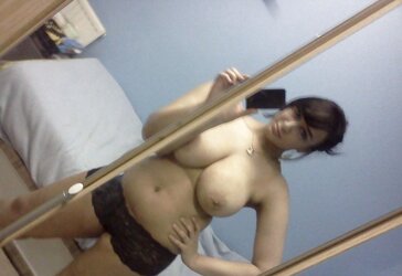 COOL INDIAN DAMSELS POSING RED-HOT
