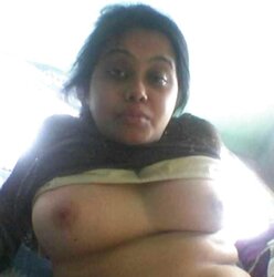 COOL INDIAN DAMSELS POSING RED-HOT