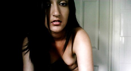COOL INDIAN DAMSELS POSING RED-HOT