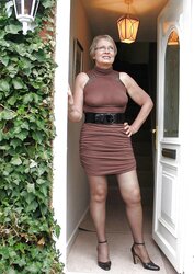 MATURE GRANNY SUPER-SEXY