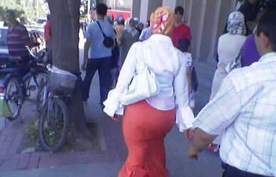 Hijab backside voyeur