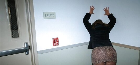 Gorda Debaixo da saia - plumper Under the mini-skirt