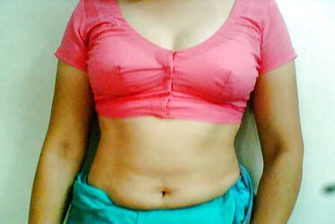 Indian wifey lurks her face