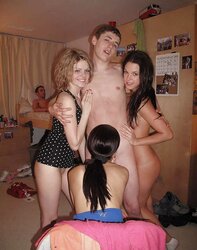 Hostel Chicks