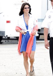 Courteney Cox Sole Pictures