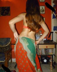 Gujarati Bhabhi in Sharee so super hot.............
