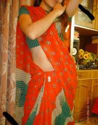 Gujarati Bhabhi in Sharee so super hot.............