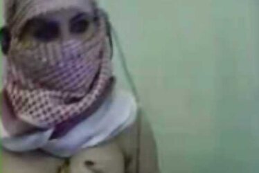 Arab niqab webcam scandal-with hijab iran or egypt jilbab