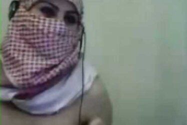 Arab niqab webcam scandal-with hijab iran or egypt jilbab