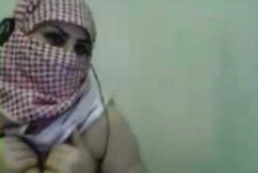 Arab niqab webcam scandal-with hijab iran or egypt jilbab