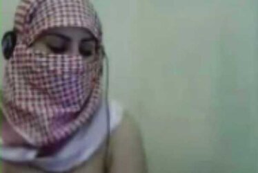 Arab niqab webcam scandal-with hijab iran or egypt jilbab