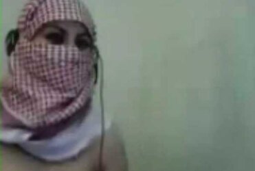 Arab niqab webcam scandal-with hijab iran or egypt jilbab