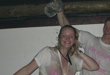 Miss Moist T-Tee-Shirt - MOLTEN British Gals