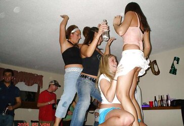 Upskirts Upshorts