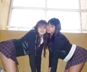 Estudiantes mostrandose a la camara