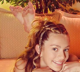 Fleshy Teenagers Nude Their Feet