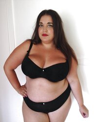 Curvaceous Cuties
