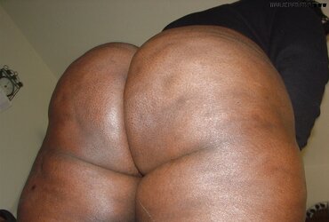 AMATUER Butts: G.I.L.F with a MONSTER SIZED BOOTY