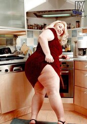 Radka plumper in kitcheen