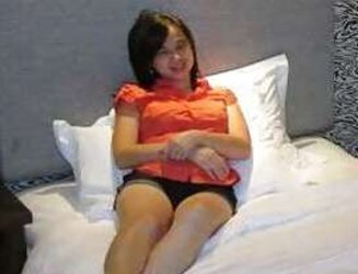 Pinay Chinese MUMMY With White Splendid Gams