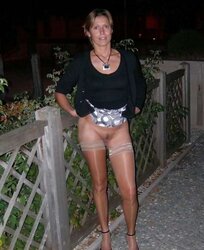 Les salopes en bas ( no undies)
