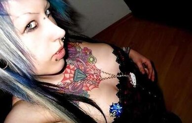 Les salopes ( gothic , emo )