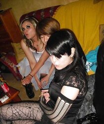Les salopes ( gothic , emo )