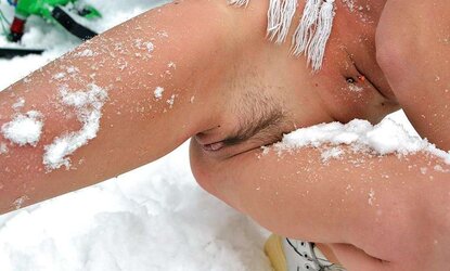Public Bareness ( Snow )