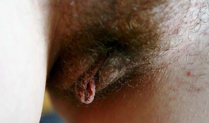 25 uber-cute chicks with super-sexy furry vulvas (1)
