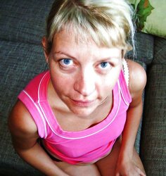 The Hottest of Bare Wifey Scarlet