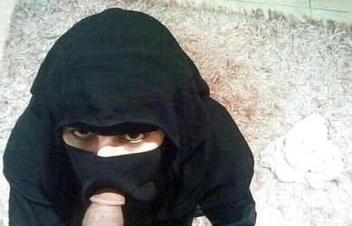 Arab lady i drilled