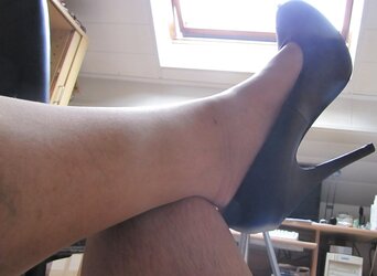 I enjoy to wear Nylons
