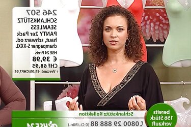 Shopping TV Stunners - Astrid Van Der Staaij