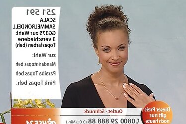 Shopping TV Stunners - Astrid Van Der Staaij