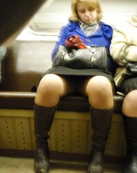 Public Transport Upskirt mingle