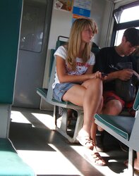 Public Transport Upskirt mingle