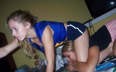 Downblouse Teenager