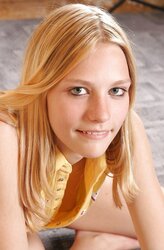Downblouse Teenager