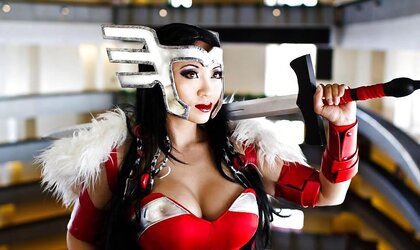 Yaya Han chinese cosplay model