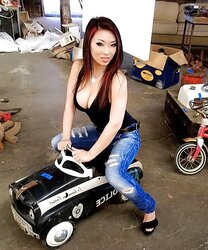 Yaya Han chinese cosplay model