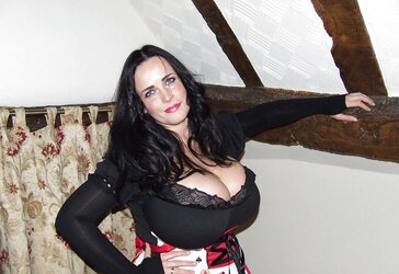 Sarah Lang welsh enormous fun bags (pokerface itv)