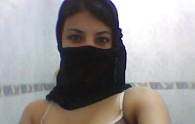 Arab Fledgling Photos