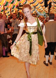 Oktoberfest (The Dolls from Bavaria.)