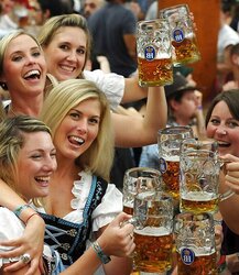 Oktoberfest (The Dolls from Bavaria.)