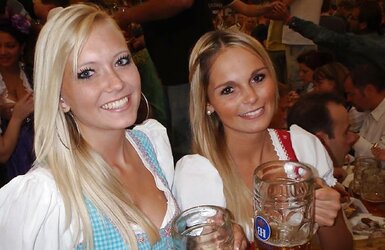 Oktoberfest (The Dolls from Bavaria.)